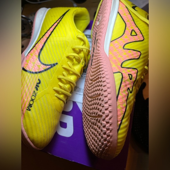 Nike Mercurials Indoor Soccer shoes /cleats - Picture 2 of 6